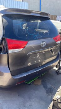 2016 TOYOTA SIENNA TAILGATE